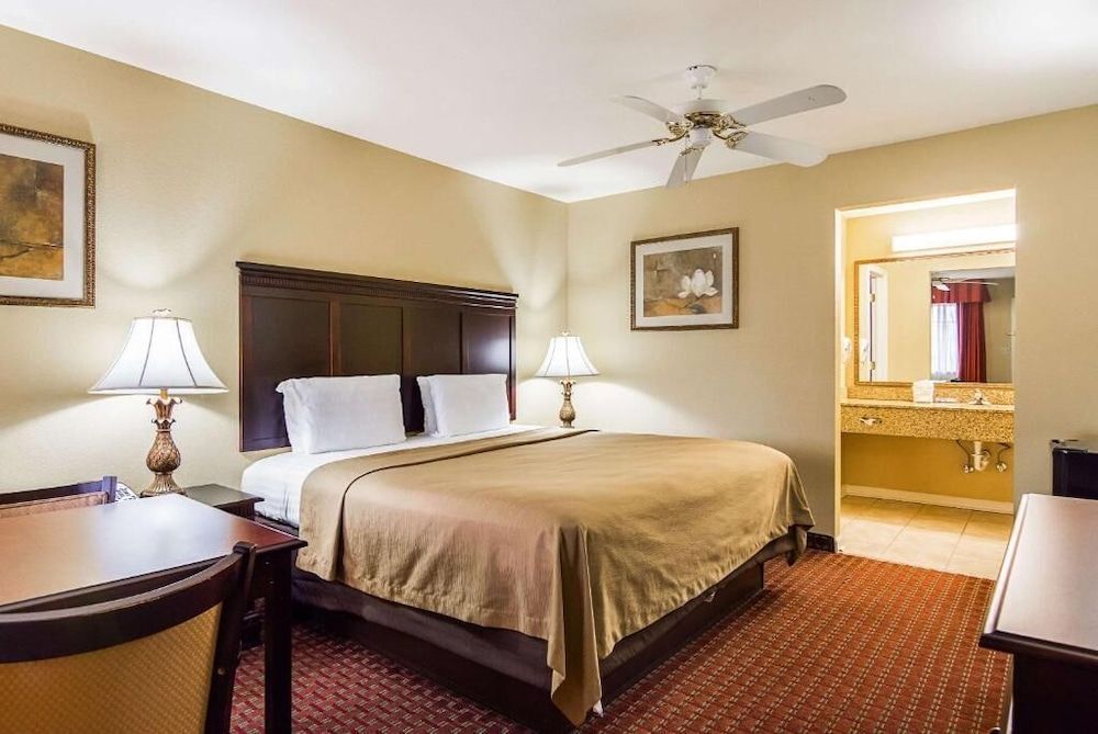 Bryant Inn & Suites 2