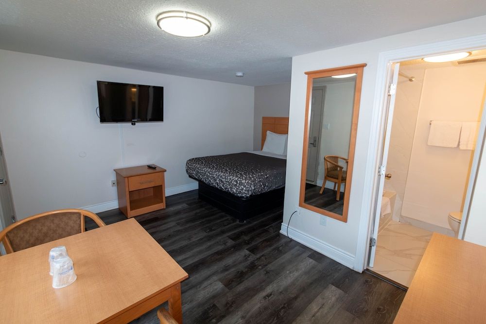 Borden Inn & Suites 3