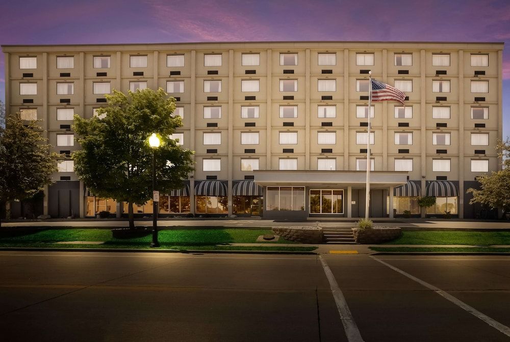 Best Western Riverfront Inn 3 estrelas em Marinette