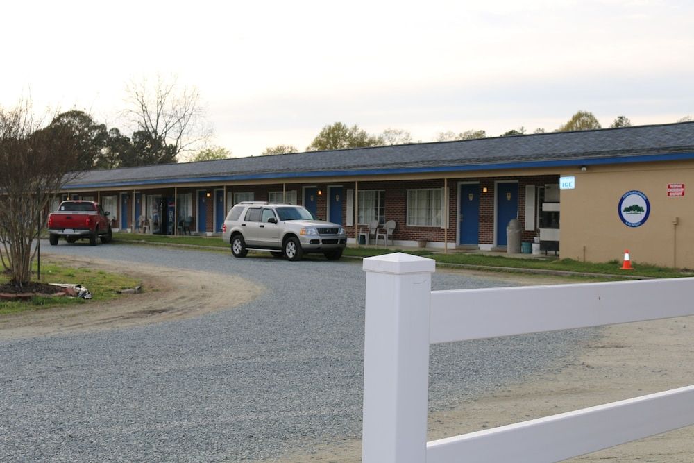 Four Oaks Lodging & RV Resort 3 estrelas em Smithfield
