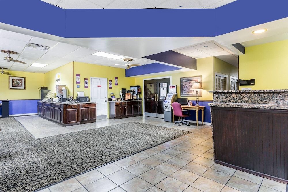 Days Inn by Wyndham Goldsboro 3