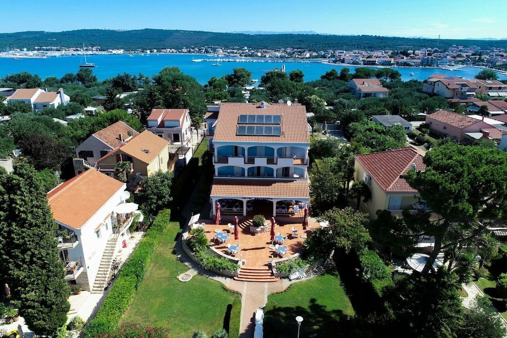 Hotel Belvedere 3 estrelas em Sukošan