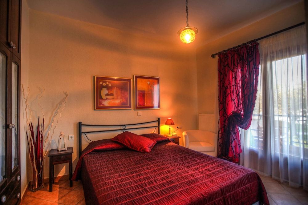 Anna Karra Studios & Apartments 3