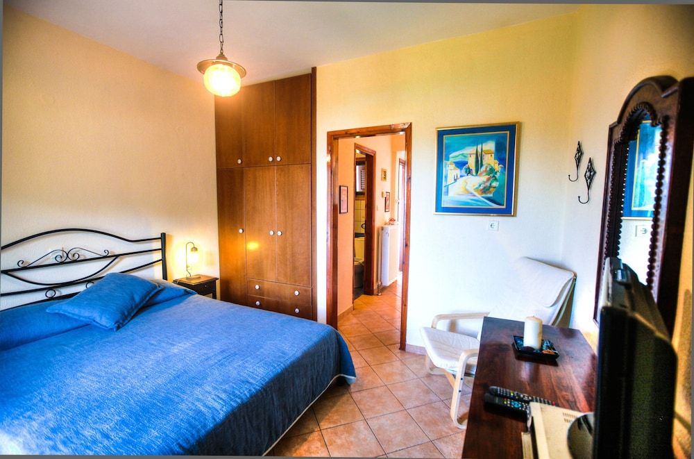 Anna Karra Studios & Apartments 2