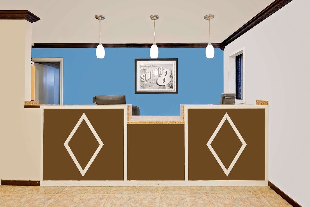 Super 8 by Wyndham Hazen 2