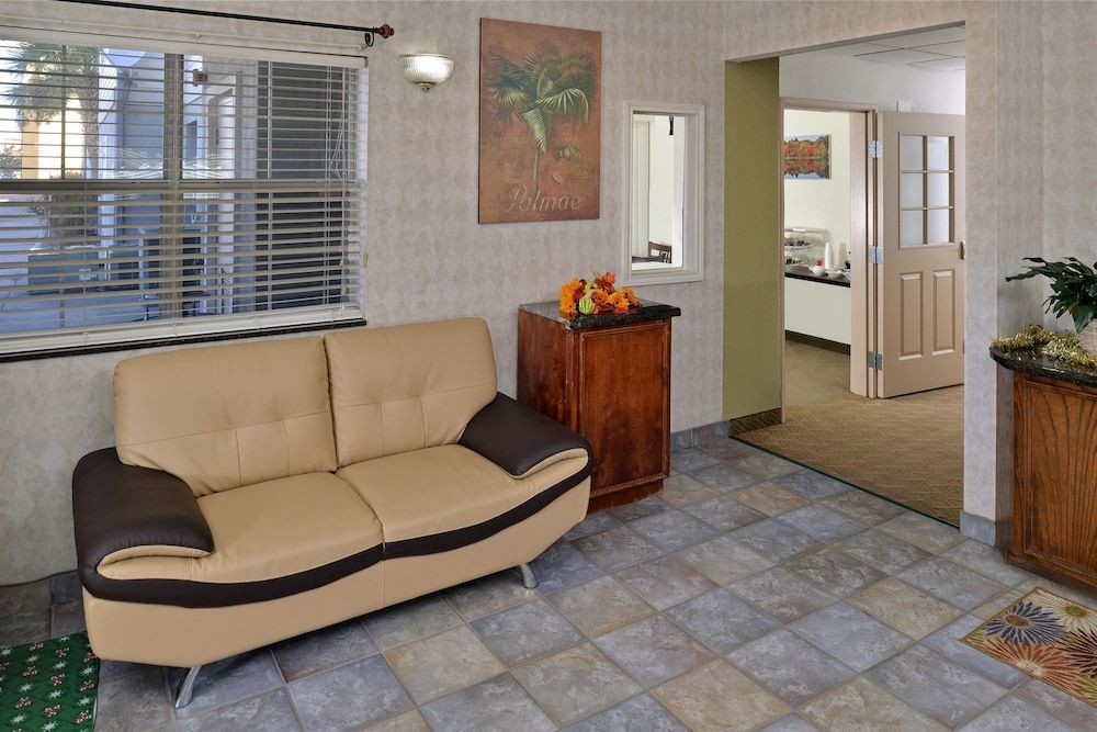 Americas Best Value Inn & Suites Winnie 2