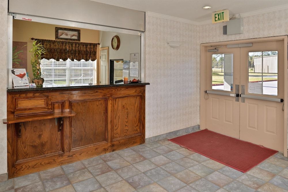 Americas Best Value Inn & Suites Winnie 3