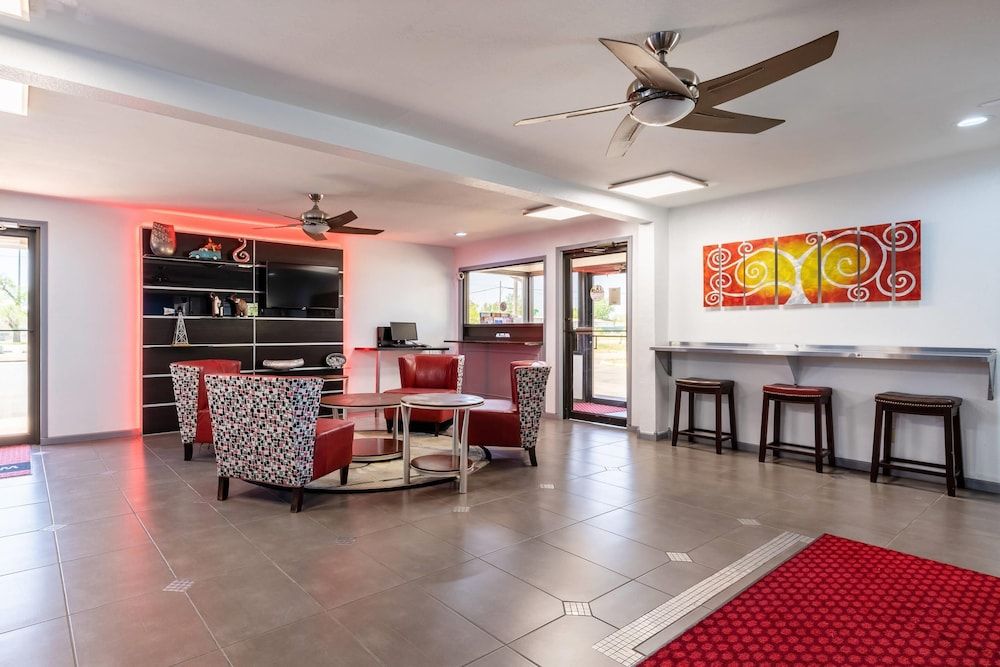 Econo Lodge Inn & Suites Enid South 3