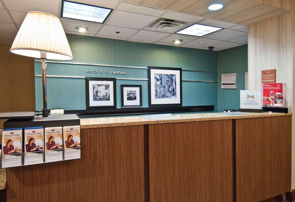 Hampton Inn Canton 3