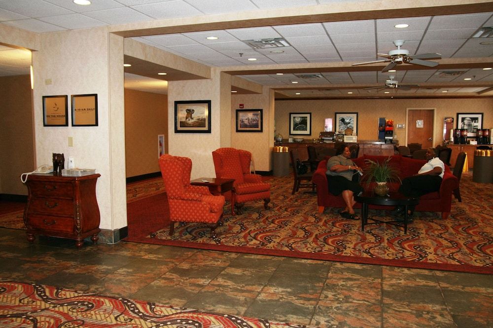 Hampton Inn Canton 2