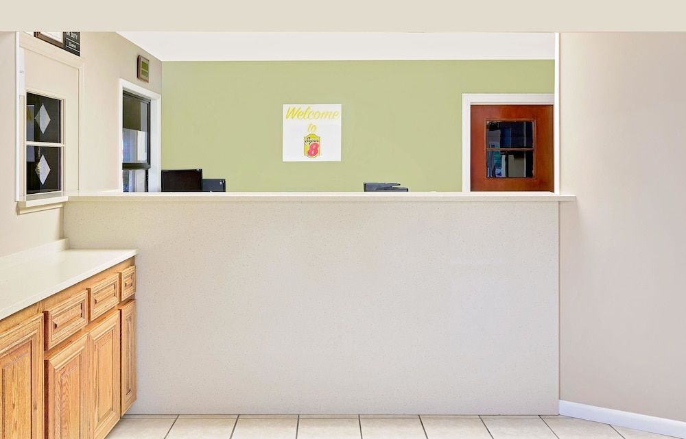 Super 8 by Wyndham Laurel 2