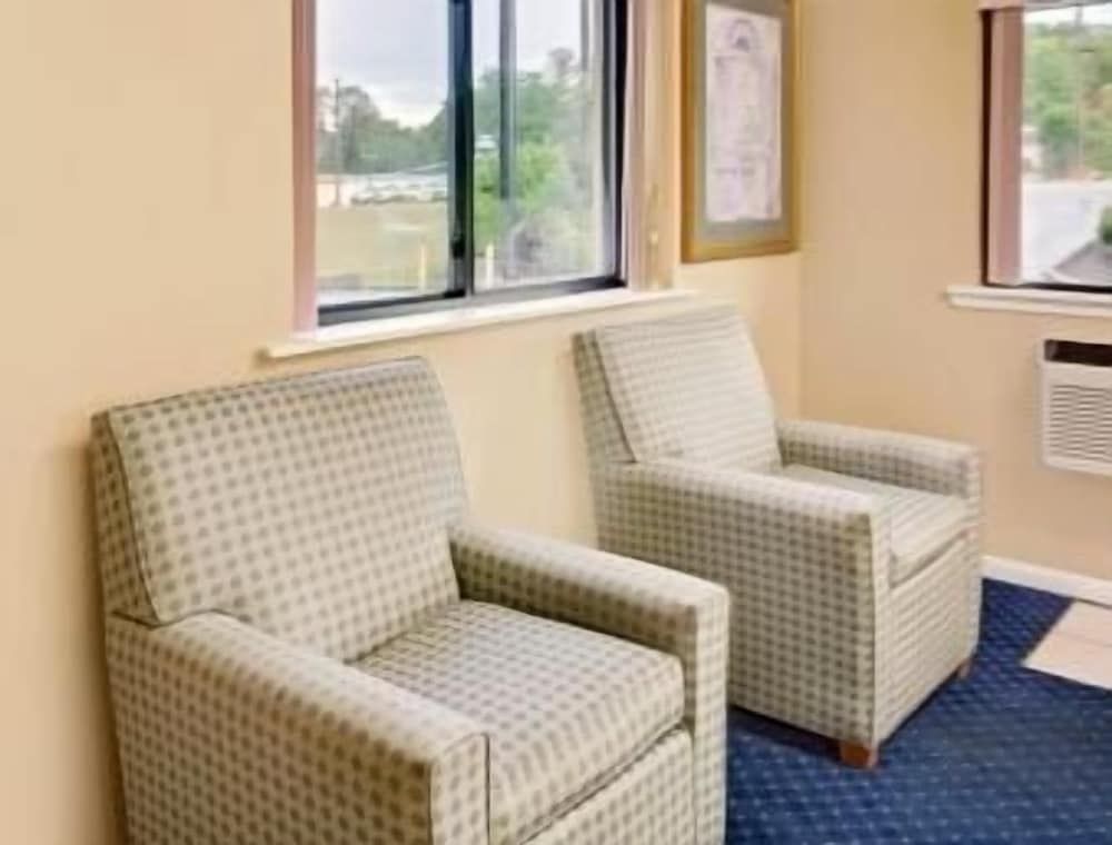 Super 8 by Wyndham Laurel 3