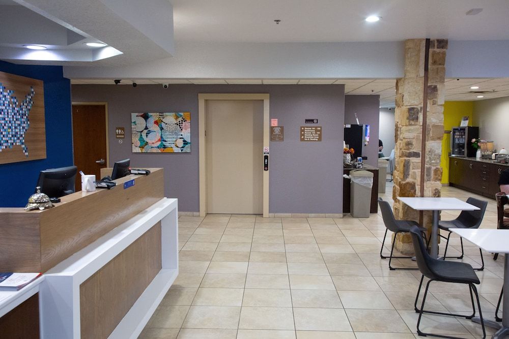 Microtel Inn & Suites by Wyndham Searcy 2