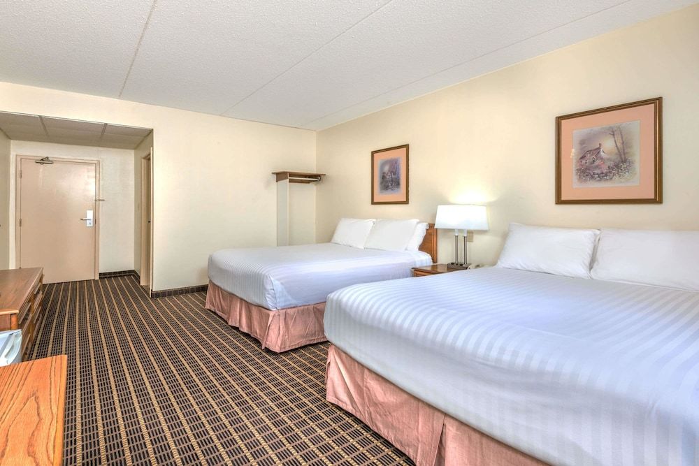 Howard Johnson by Wyndham Tillsonburg 3