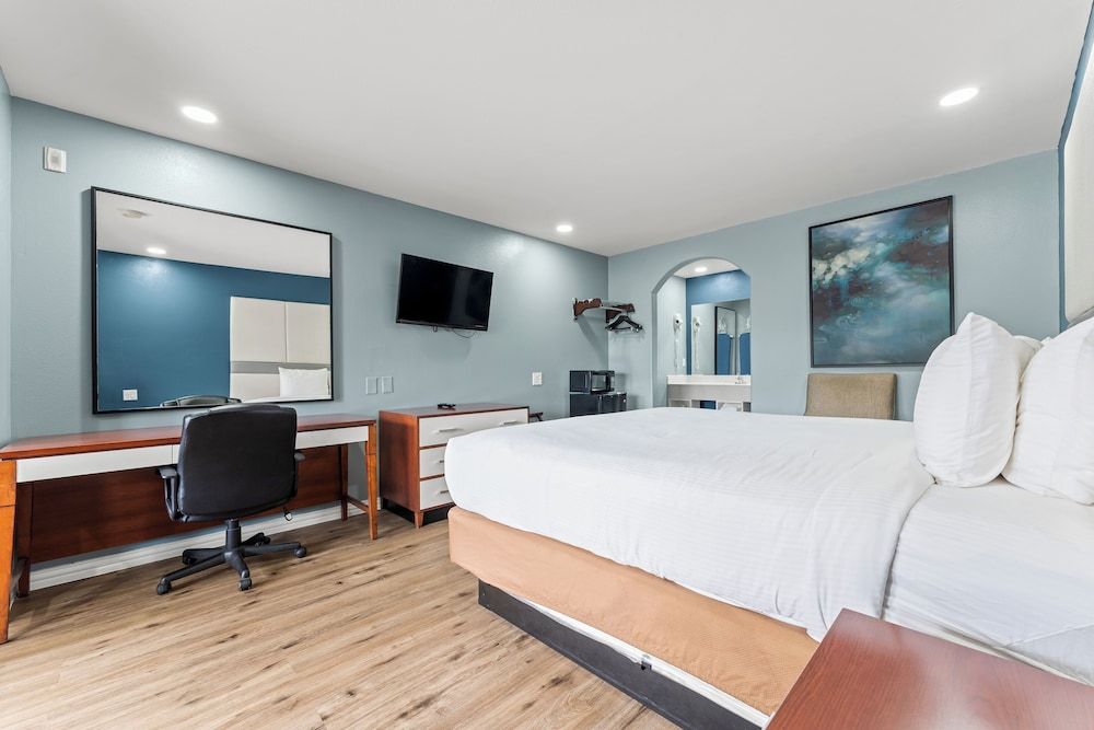 Executive Inn and Suites 3