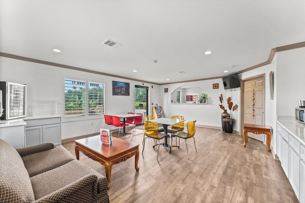 Executive Inn and Suites 2