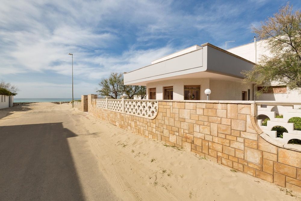 Villa Scirocco -1 estrellas en Torre Lapillo