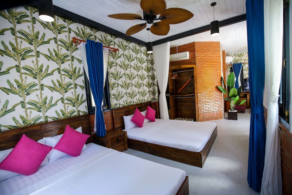 Longhai Channel Beach Resort 3