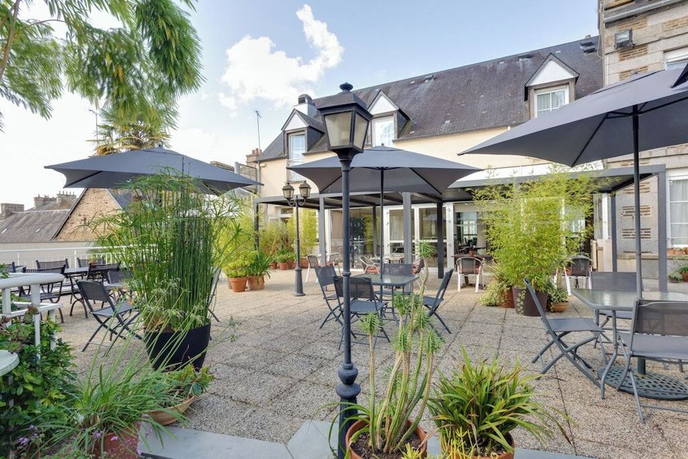 Brit Hotel Le Cygne 3 estrelas em Saint-Hilaire-du-Harcouët