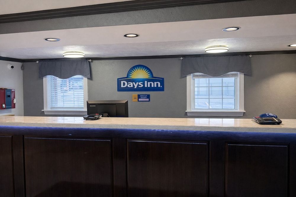 Days Inn by Wyndham Amherst OH – Near Cleveland, Cedar Point & Lake Erie 2