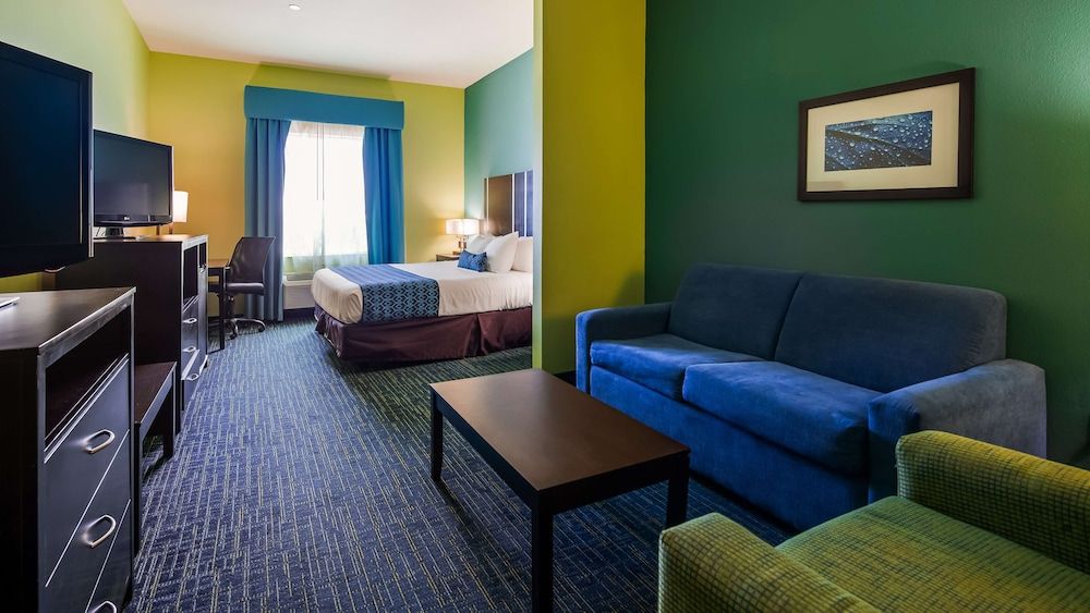 Best Western Plus Carrizo Springs Inn & Suites 3