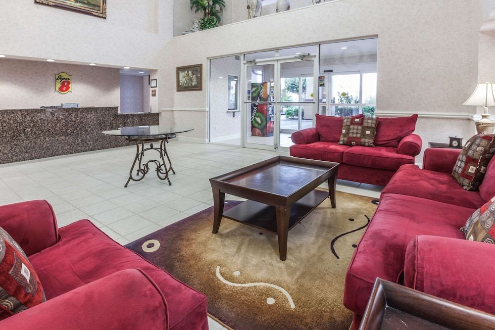 Super 8 by Wyndham Hillsboro TX 3