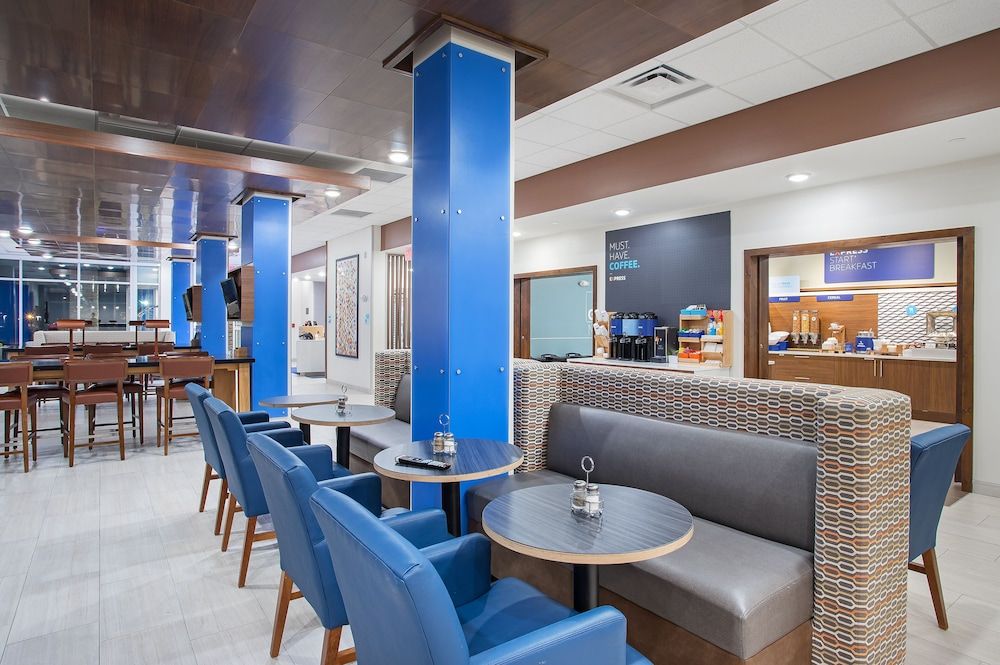 Holiday Inn Express & Suites Lexington W - Versailles by IHG 3