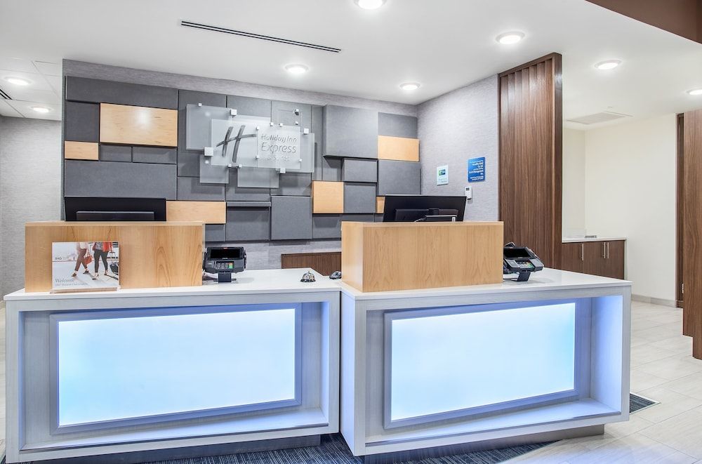 Holiday Inn Express & Suites Lexington W - Versailles by IHG 2
