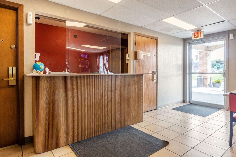 Econo Lodge Inn & Suites Escanaba North 3
