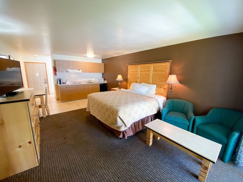 Sisters Inn And Suites 3