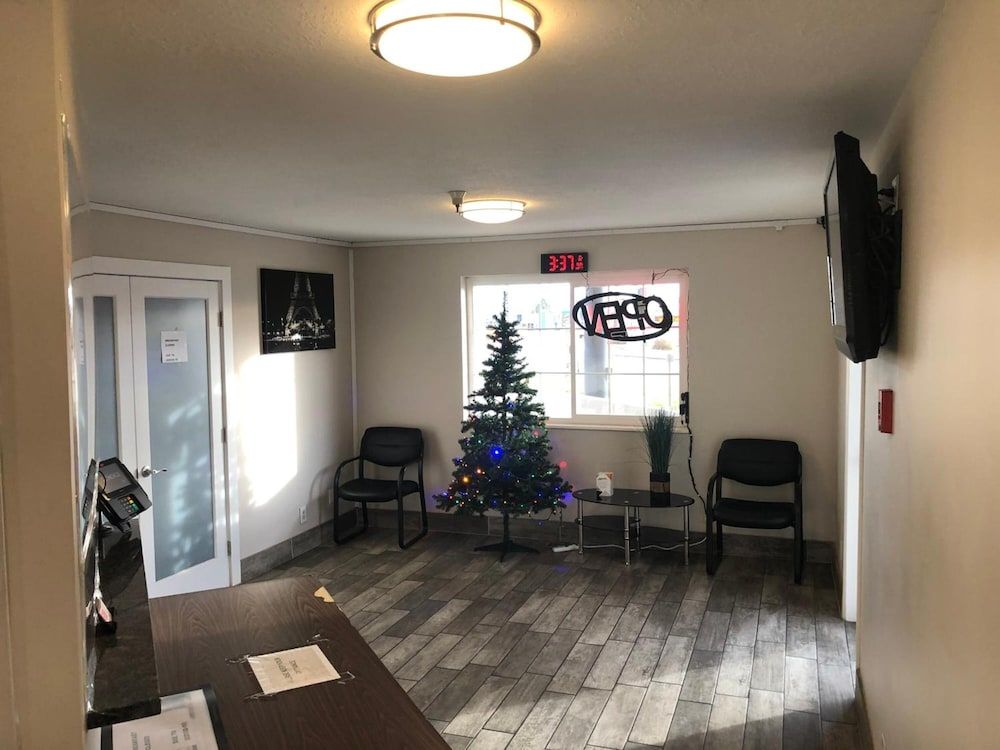 Ameri-Stay Inn & Suites 3