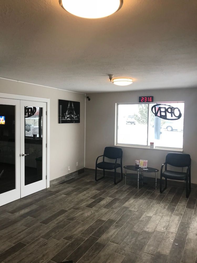 Ameri-Stay Inn & Suites 2