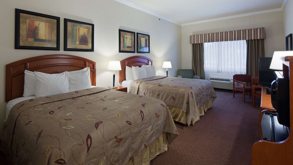 Best Western Cleveland Inn & Suites 3