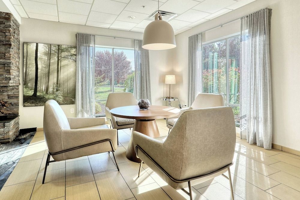 Fairfield Inn & Suites by Marriott Harrisburg West 2