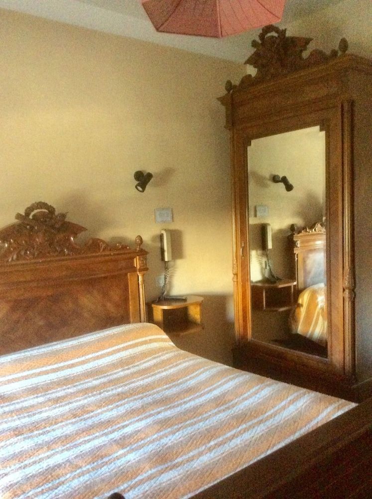Hôtel Du Commerce 3