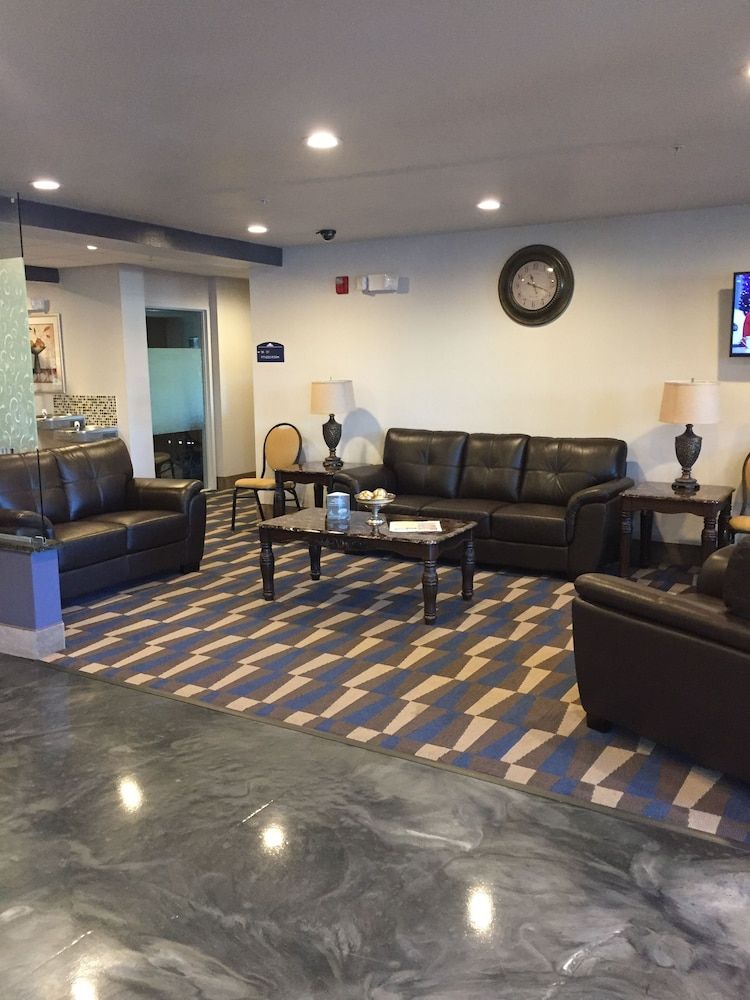 Microtel Inn & Suites by Wyndham Bremen 3