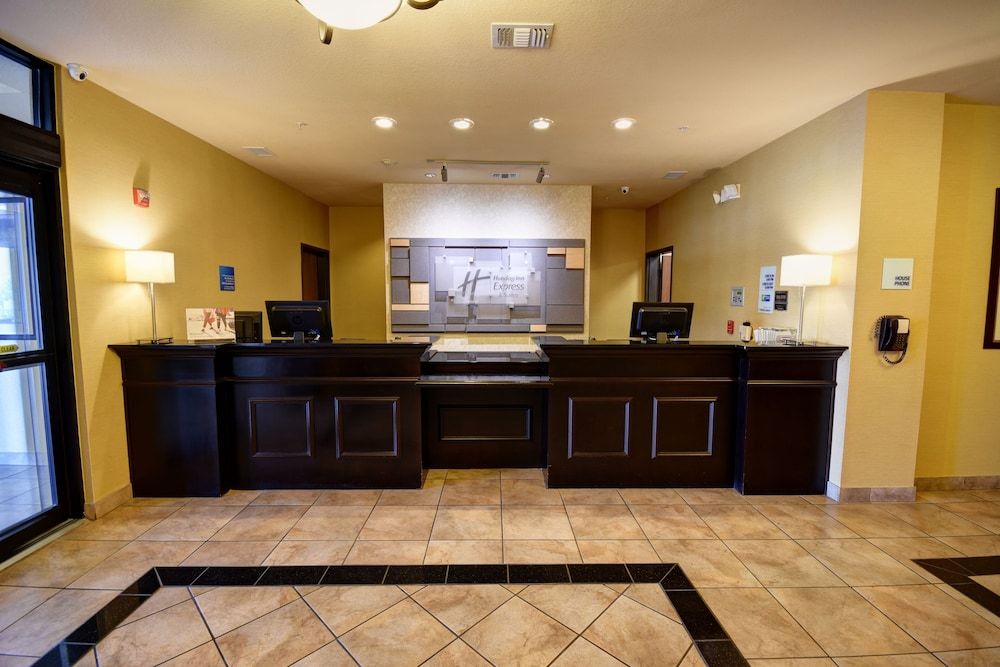 Holiday Inn Express & Suites Del Rio by IHG 3