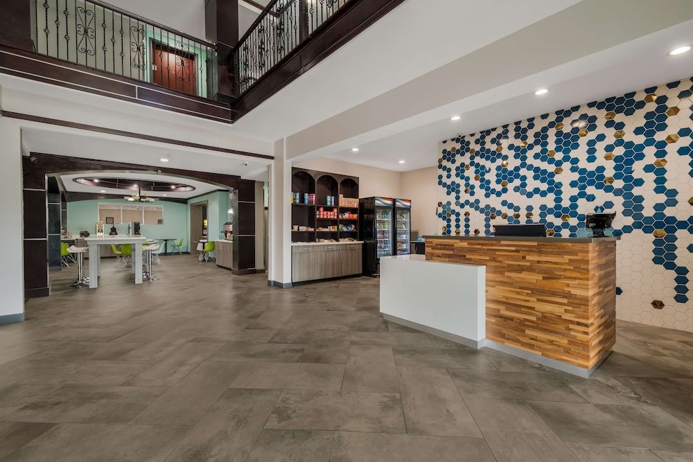 Best Western Plus Bowie Inn & Suites 3