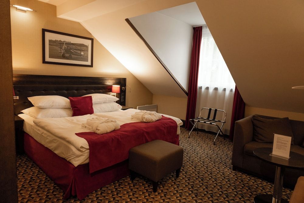 Hotel Red Baron 4 estrellas en Świdnica