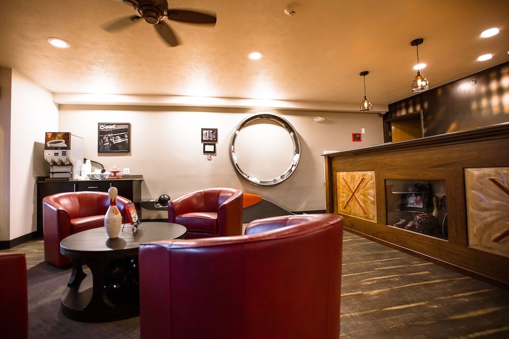 Ten Pin Inn & Suites 3