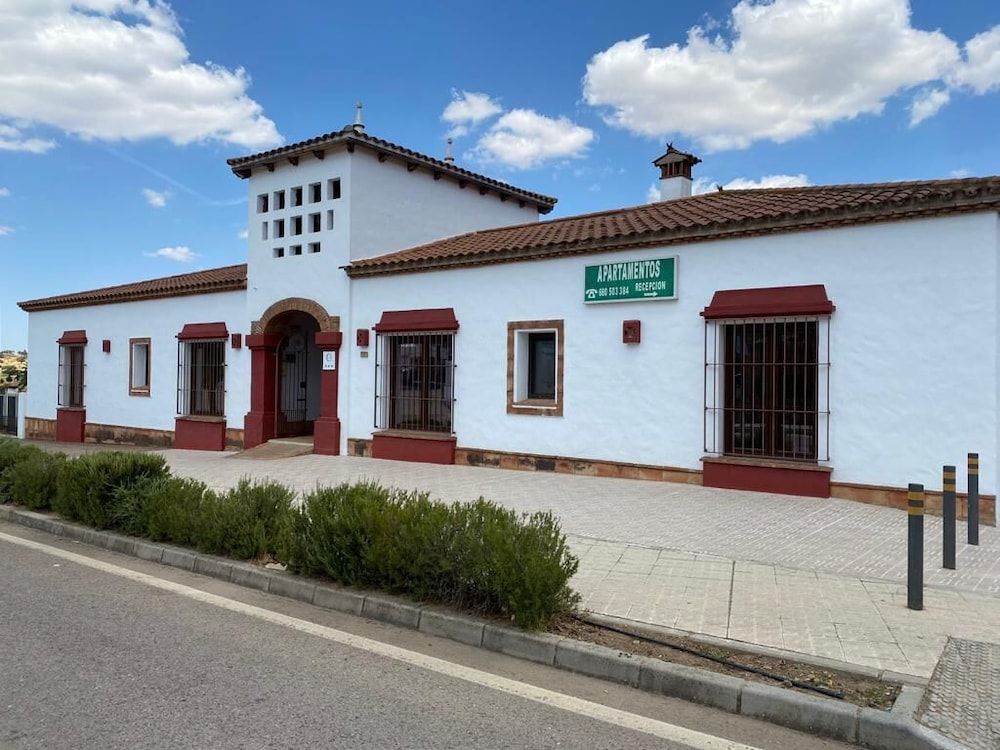 Apartamentos Turísticos Los Alisos -1 estrellas en Aliseda