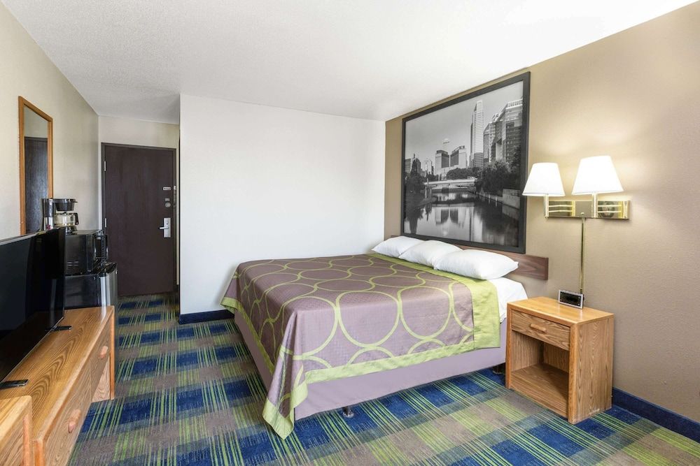 Super 8 by Wyndham Columbus 3