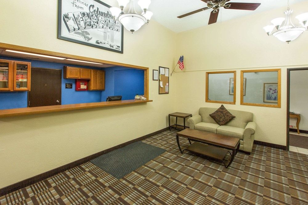 Super 8 by Wyndham Columbus 2