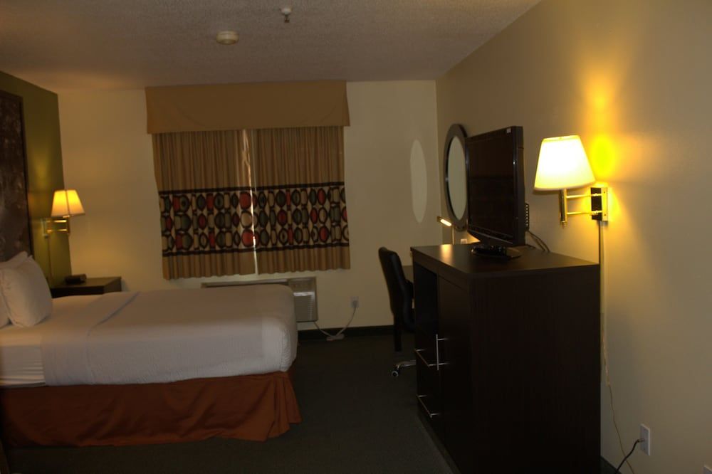 Super 8 by Wyndham Colby 3