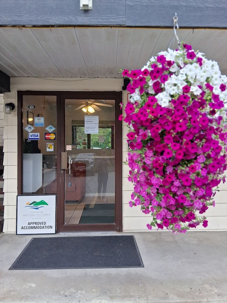 Twin Creeks Motel 2