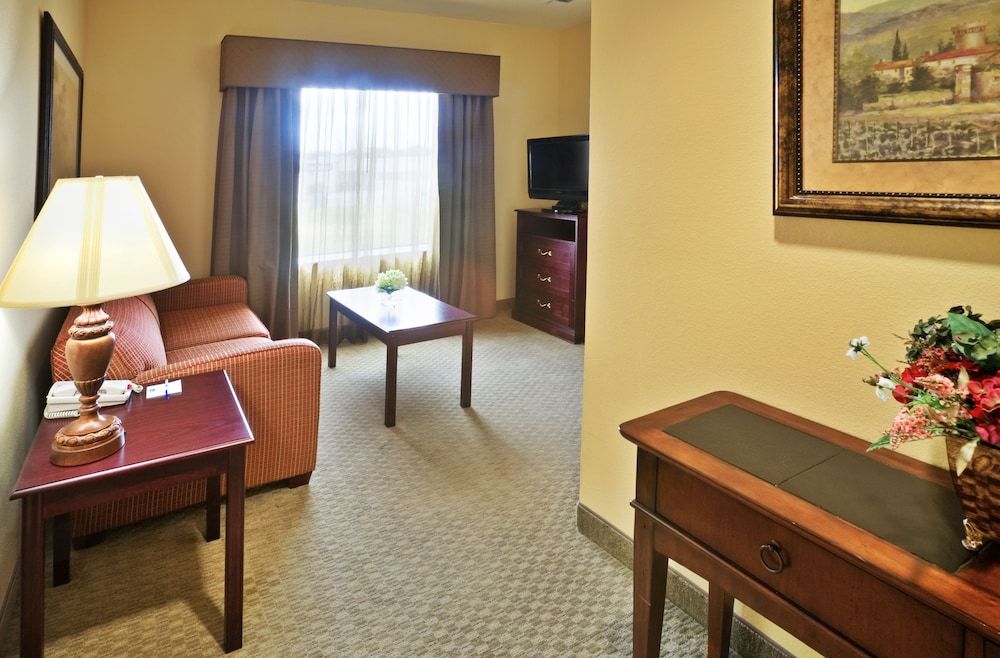 Holiday Inn Express & Suites Texarkana by IHG 2
