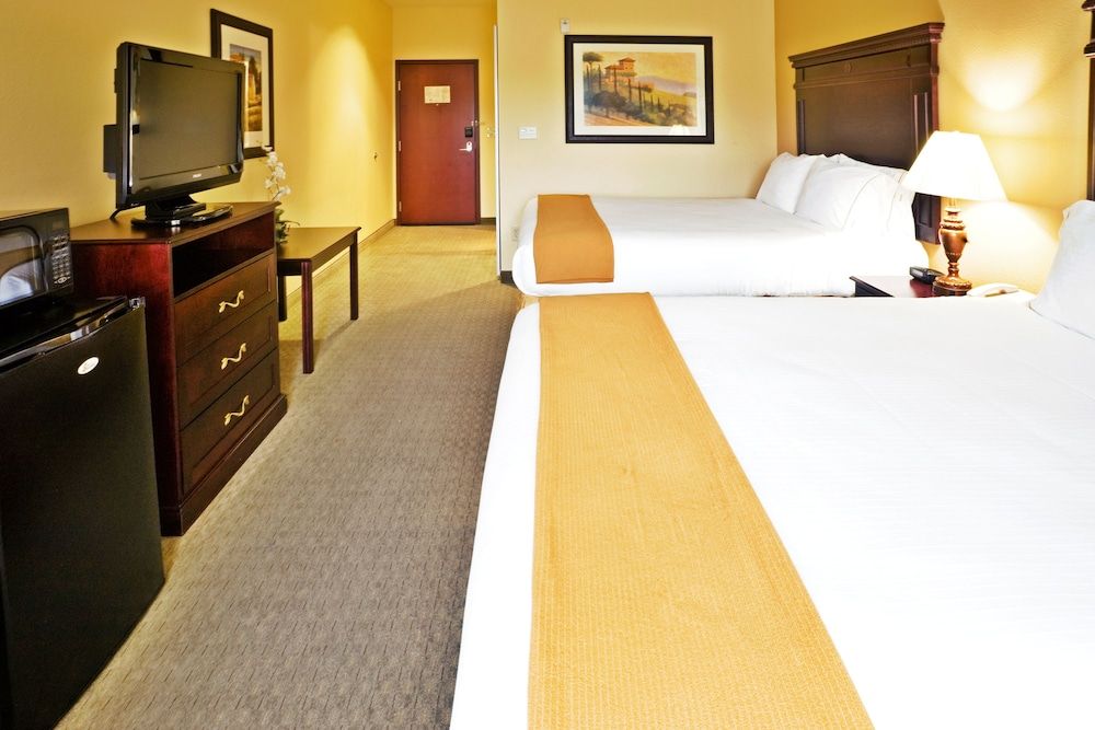 Holiday Inn Express & Suites Texarkana by IHG 3