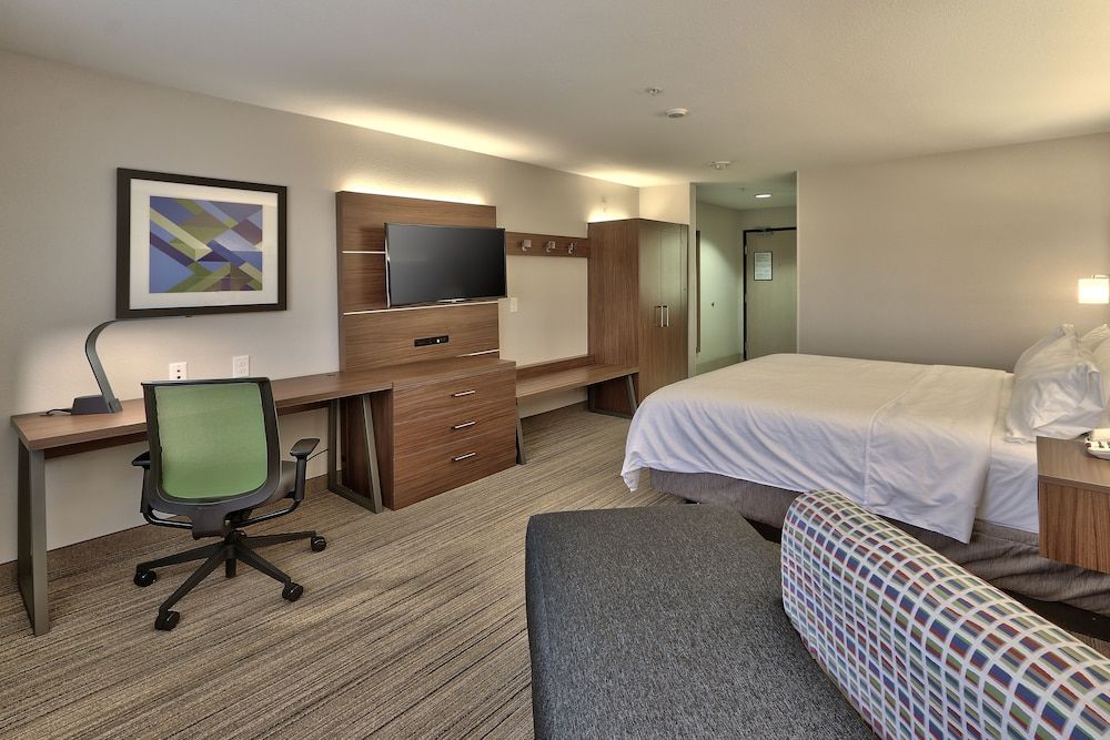 Holiday Express & Suites Portales by IHG 2