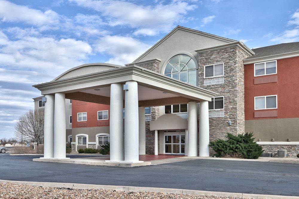 Holiday Express & Suites Portales by IHG 2 estrellas en Portales