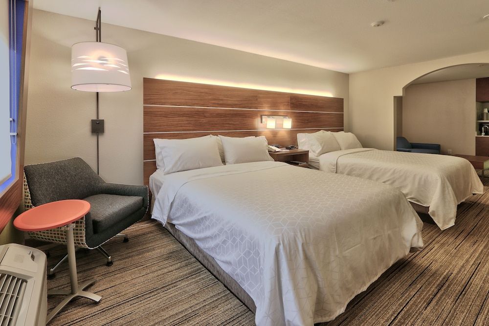 Holiday Express & Suites Portales by IHG 3